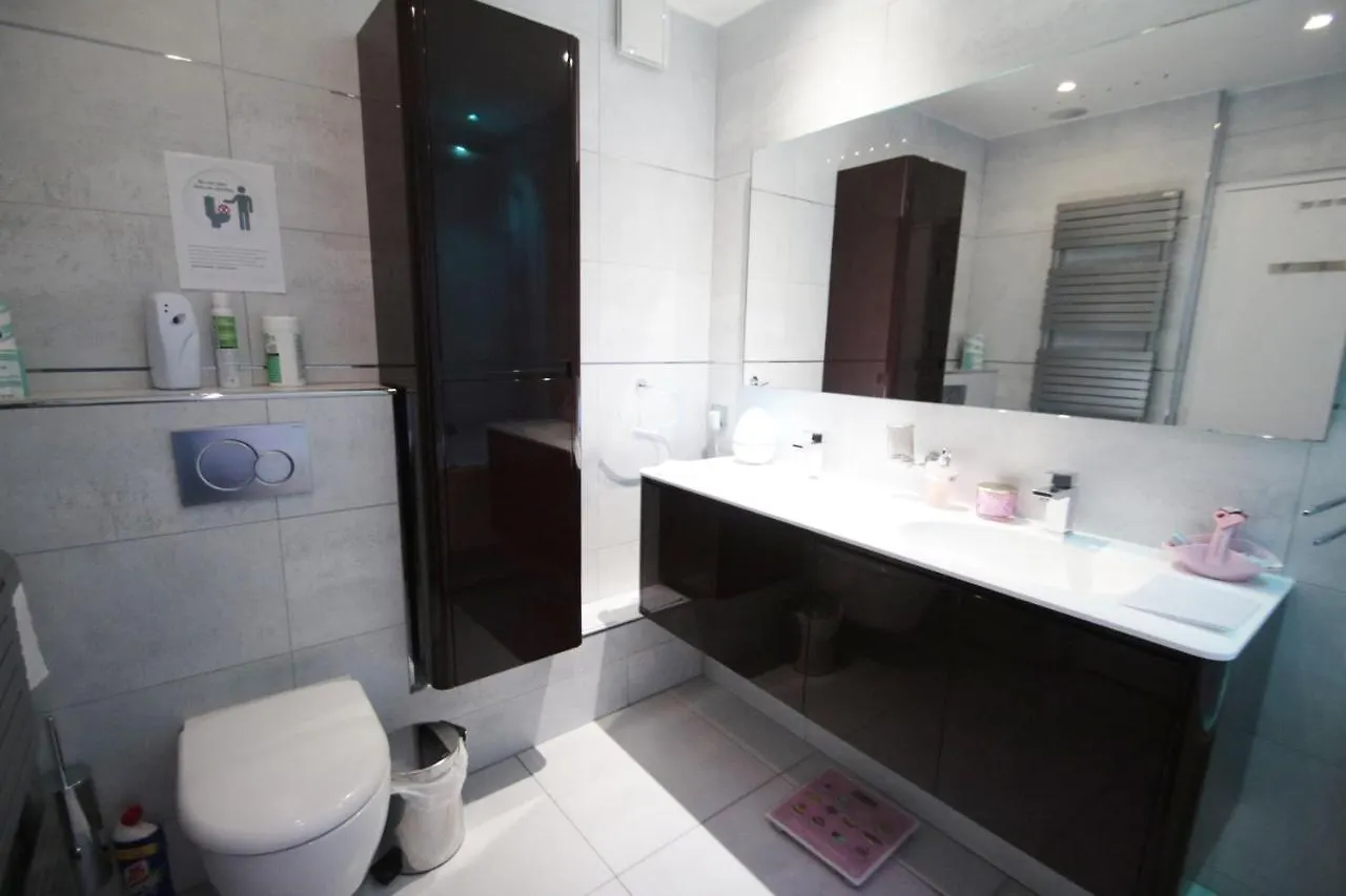 B&B Le France Nice Centre 5*,